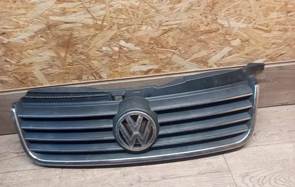 Volkswagen PASSAT B3 Front bumper upper radiator grill 3B0853651L 3B0853651J 3B0853651K