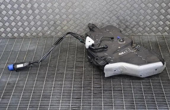 Audi Q3 8U AdBlue liquid reservoir 5N0131877D 8U0131963A