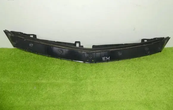 Front bumper splitter molding