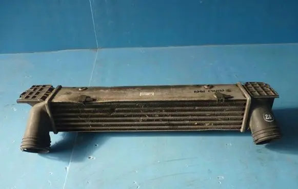 BMW 3 E90 E91 Intercooler radiator 7524916