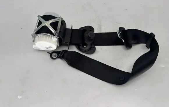 BMW 4 F36 Gran coupe Front seatbelt 7243307