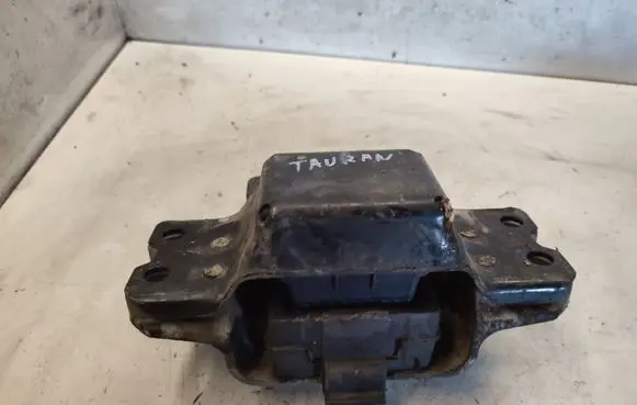 Volkswagen Touran I Engine mount bracket 1K0199555