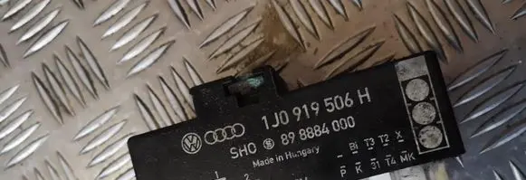 Audi A3 S3 8L Coolant fan relay 1j0919506h