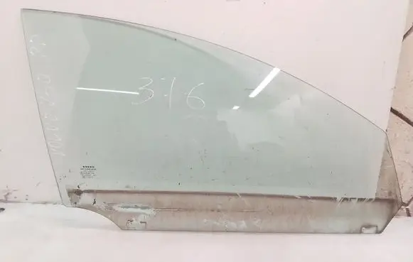 Volvo V50 Front door window glass four-door