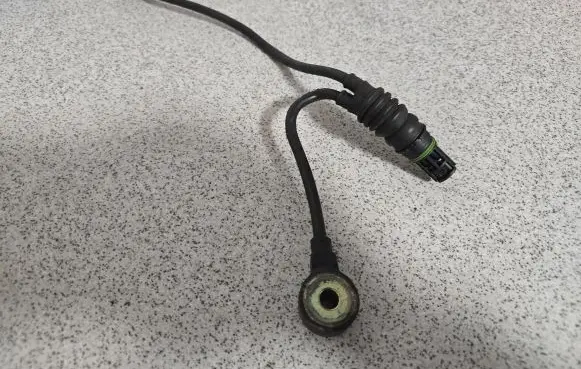 BMW 5 E39 Detonation knock sensor 1703592