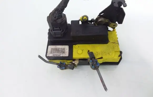 Volvo S60 Front door lock 8650547