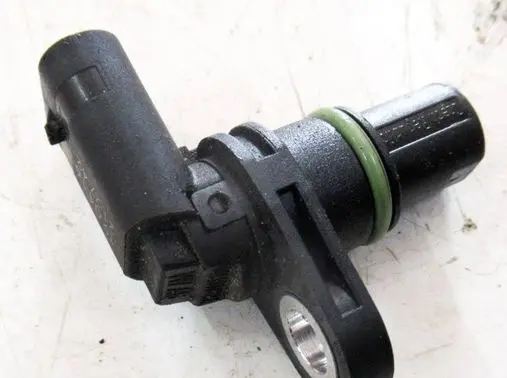 Volkswagen Golf VII Camshaft position sensor 04C907601A