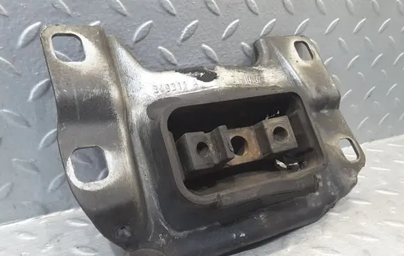 Volvo C30 Engine mount bracket 3M517M121 349311A