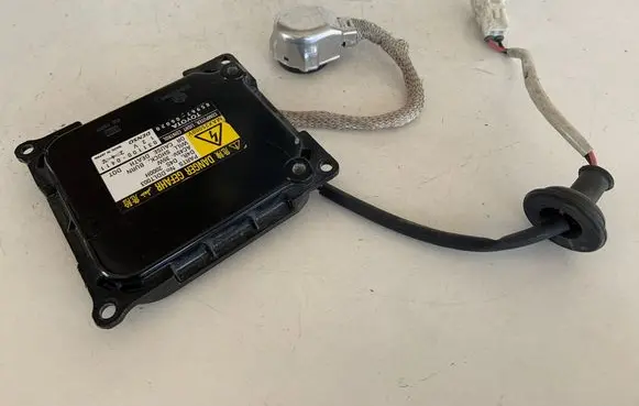 Toyota Venza Xenon control unit/module 8596706020 0311000411