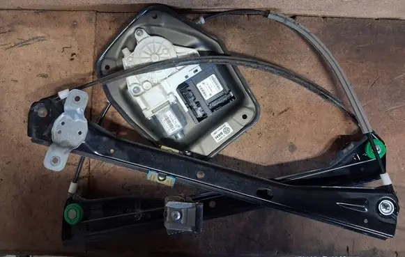Volkswagen Golf V Front door electric window regulator 1K4837462B