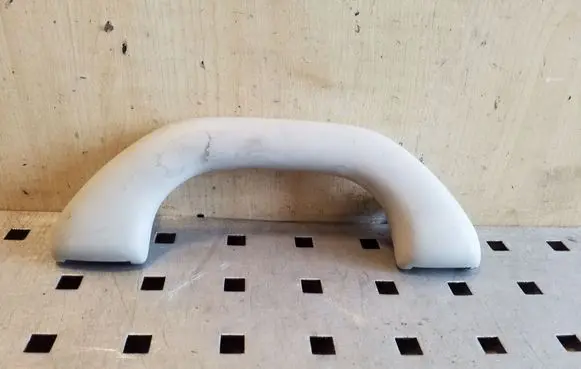 Volkswagen PASSAT CC Front interior roof grab handle