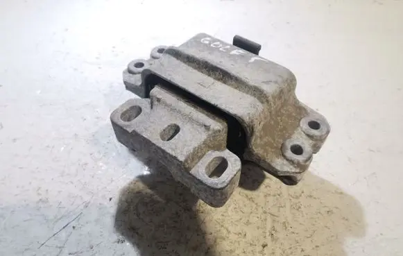 Volkswagen Golf V Engine mount bracket