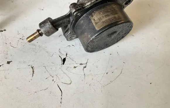 Peugeot 406 Vacuum pump 9631971580 72266601 01T2410133