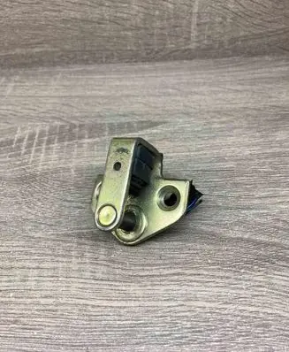 Ford Mondeo Mk III Front door lock loop/hook striker 96BGF21982AJ