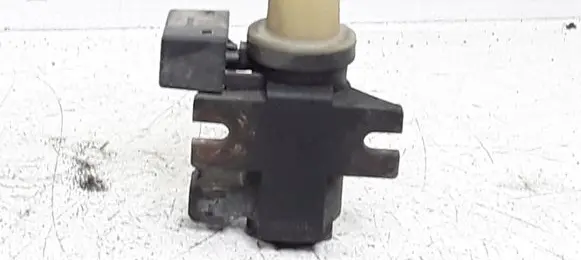 Opel Insignia A Turbo solenoid valve 55573362