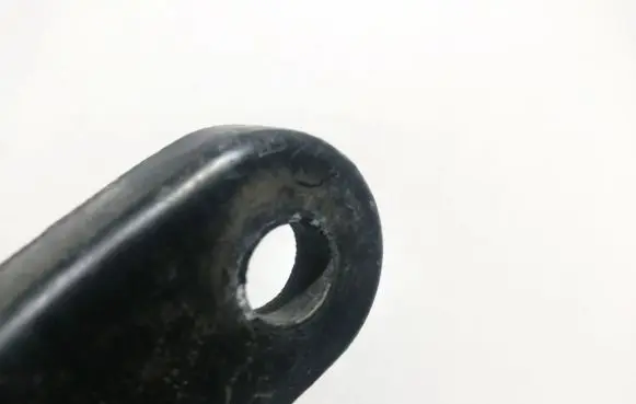 Front wiper blade arm