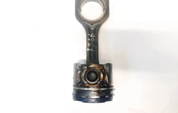 Ford Focus Piston with connecting rod