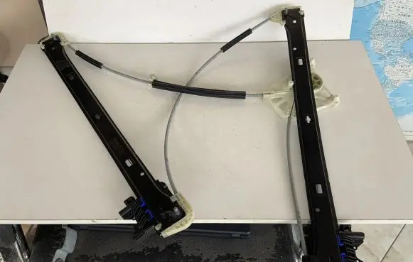 Audi Q7 4M Front window lifting mechanism without motor 4M0837461A
