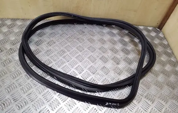 Mercedes-Benz E W212 Trunk rubber seal (body) A2127500098