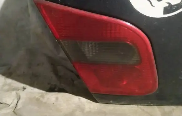 Mitsubishi Carisma Tailgate rear/tail lights