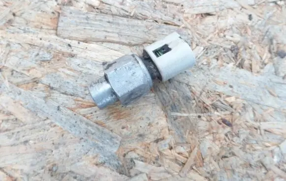 Air conditioning (A/C) pressure sensor