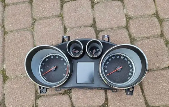 Opel Mokka X Speedometer (instrument cluster) 95386880
