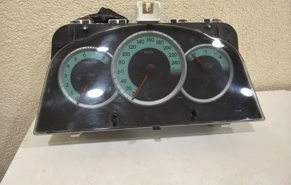 Toyota Corolla Verso AR10 Speedometer (instrument cluster) 838000F020L