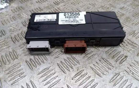Tesla Model S Other control units/modules 30100334