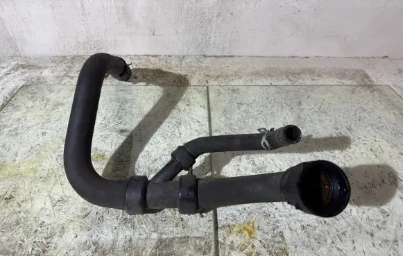 Engine coolant pipe/hose