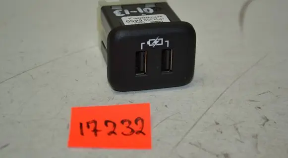 Opel Insignia B USB socket connector 13598459 33266047