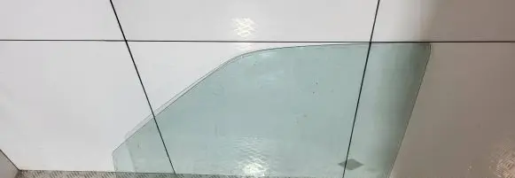 Nissan Terrano Front door window/glass (coupe) 