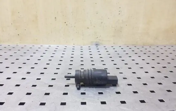 BMW 5 F10 F11 Windscreen/windshield washer pump 8362154