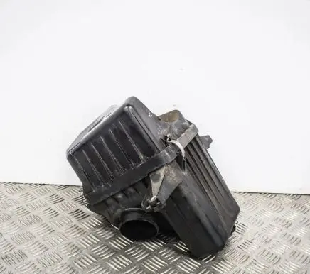 Suzuki Grand Vitara II Air filter box 67JA01