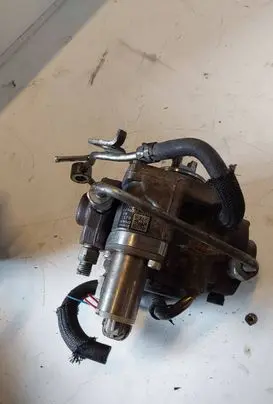 Toyota Avensis T250 Fuel injection high pressure pump 221000R010 HU2940000314