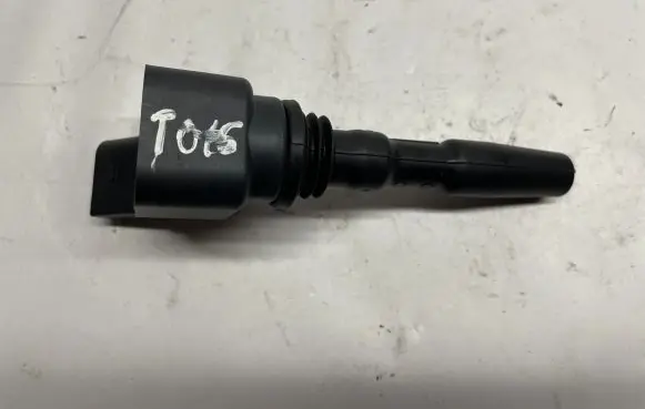 Volkswagen Jetta VII High voltage ignition coil 04C109121E