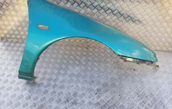 Mazda 323 F Fender