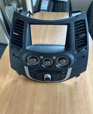 Mitsubishi Grandis Radio/CD/DVD/GPS head unit