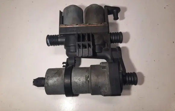 BMW 5 E39 Coolant heater control valve 8372004 1147412119