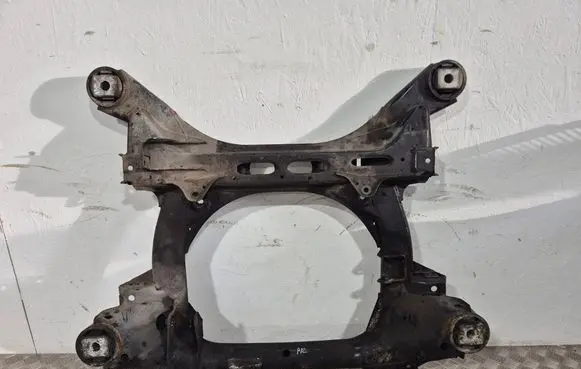 Volkswagen Touareg I Front subframe 