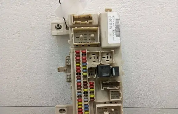 Ford Focus Fuse module 4M5T14A073CH 519099709 00157430