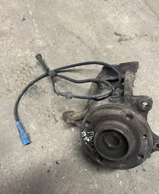 Peugeot 1007 Front wheel hub spindle knuckle
