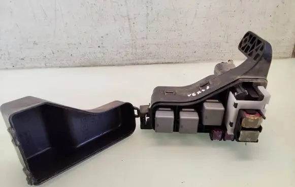 Toyota Corolla Verso E121 Fuse module 