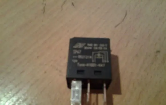 Volkswagen PASSAT B6 Other relay 7M0951253C