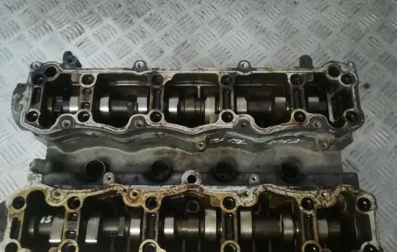 Peugeot 307 Engine head 9636076010