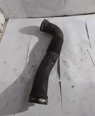 Opel Zafira B Air intake hose/pipe 55559548