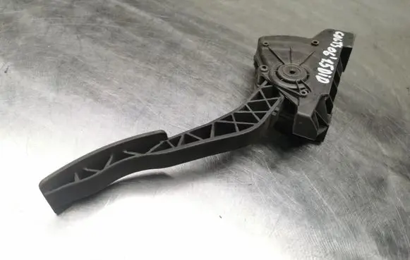 Mitsubishi Colt Accelerator throttle pedal