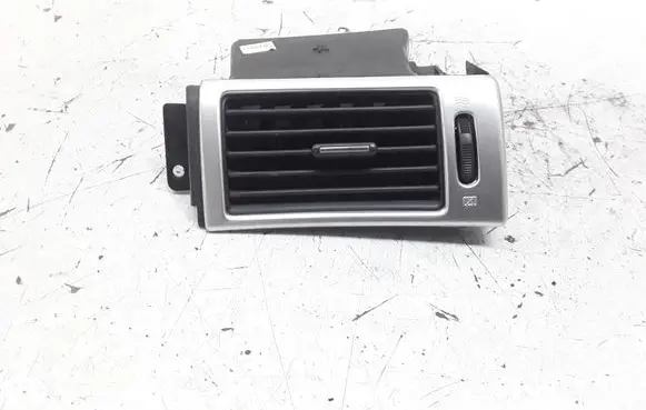 Chrysler Pacifica Dash center air vent grill
