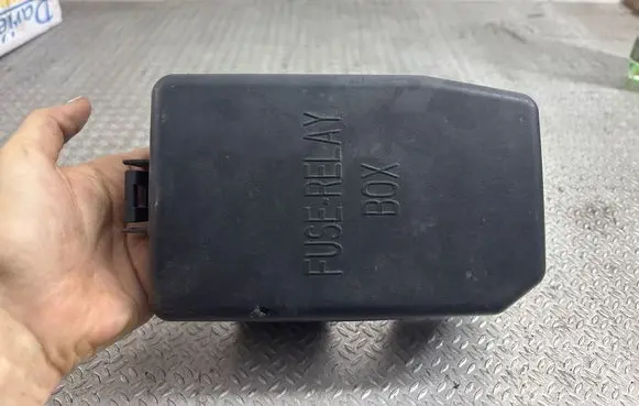 Hyundai Getz Fuse box cover 912981C210
