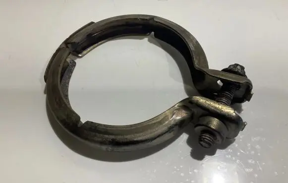 Mercedes-Benz ML W164 Muffler pipe connector clamp 