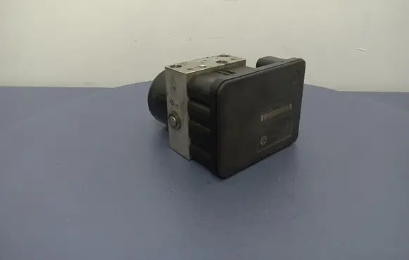 Volkswagen Golf V ABS Pump 1K0907379AC